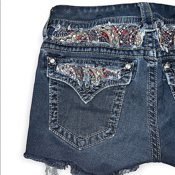 Girls Miss Me Curvy Skinny Denim Shorts (29) - Picture 4 of 8